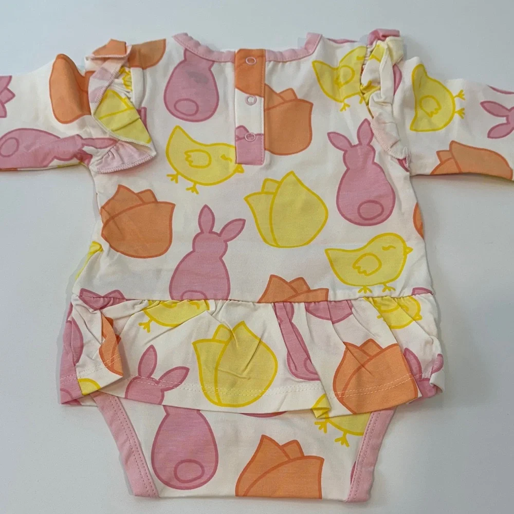 Monica + Andy Organic Cotton Ruffle Hem Bodysuit - Bunnies & Chicks‎